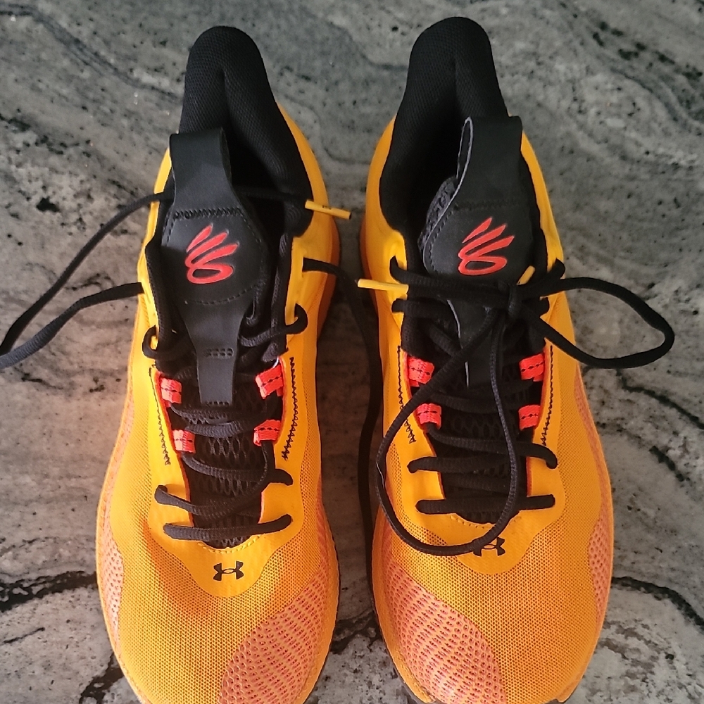 Under Armour Men's Yellow and Black Athletic Shoes